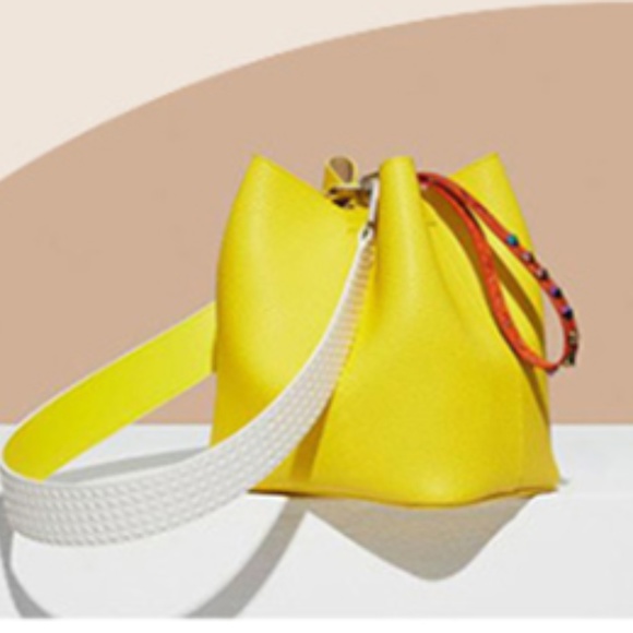Purse Candy Boutique Handbags - 🆕 Bella Crossbody Bucket Bag with Insert